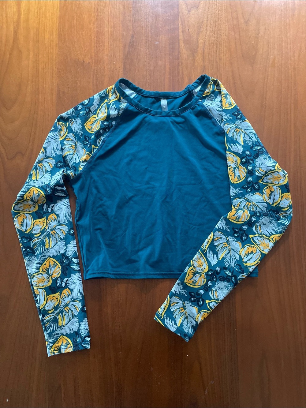 Garnet Hill Active Cropped Rash Guard, EUC